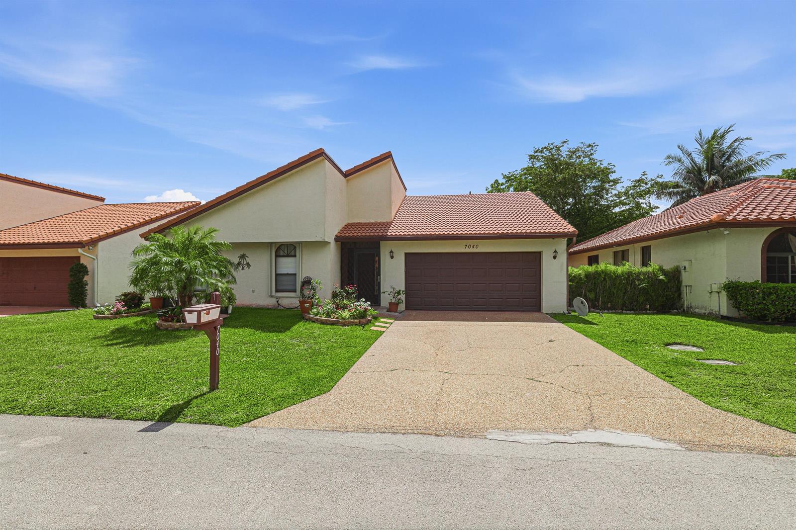 7040 Golf Pointe Circle, Tamarac FL 33321 photo 3