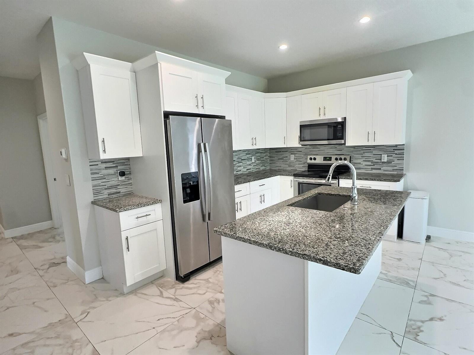 413 Martin Avenue, FL 33463 photo 4