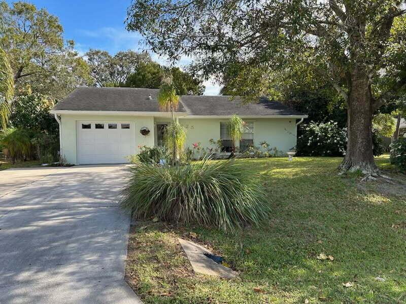 425 Banyan Street, Sebastian FL 32958 photo 2