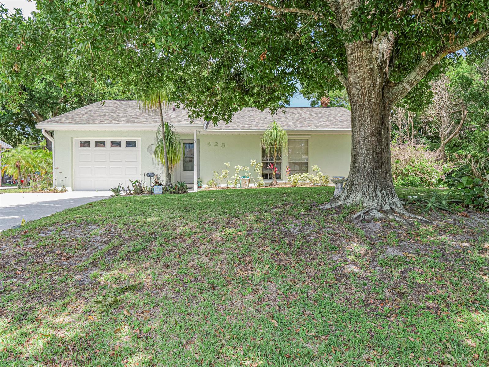 425 Banyan Street, Sebastian FL 32958 photo 3