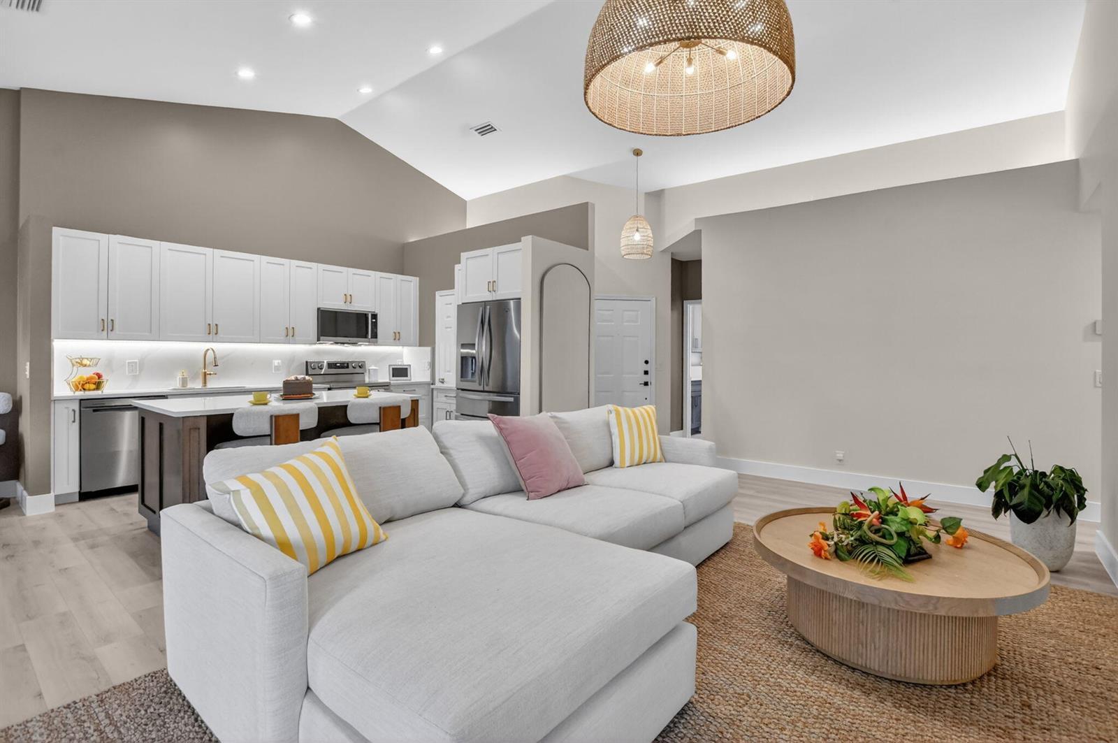5801 Coach House Circle, Boca Raton FL 33486 photo 2