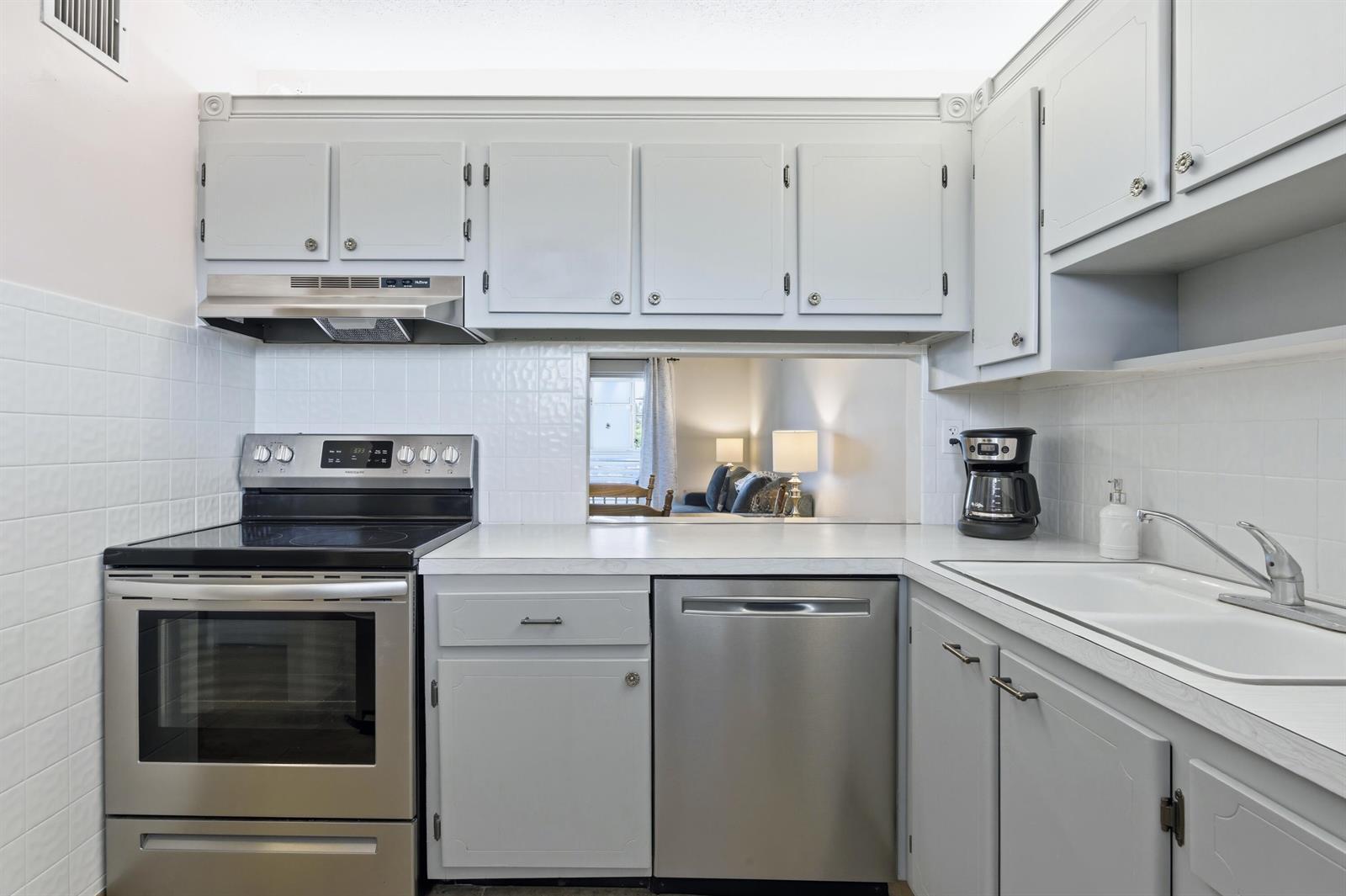 2534 Garden Drive S # 203, Lake Worth FL 33461 photo 2