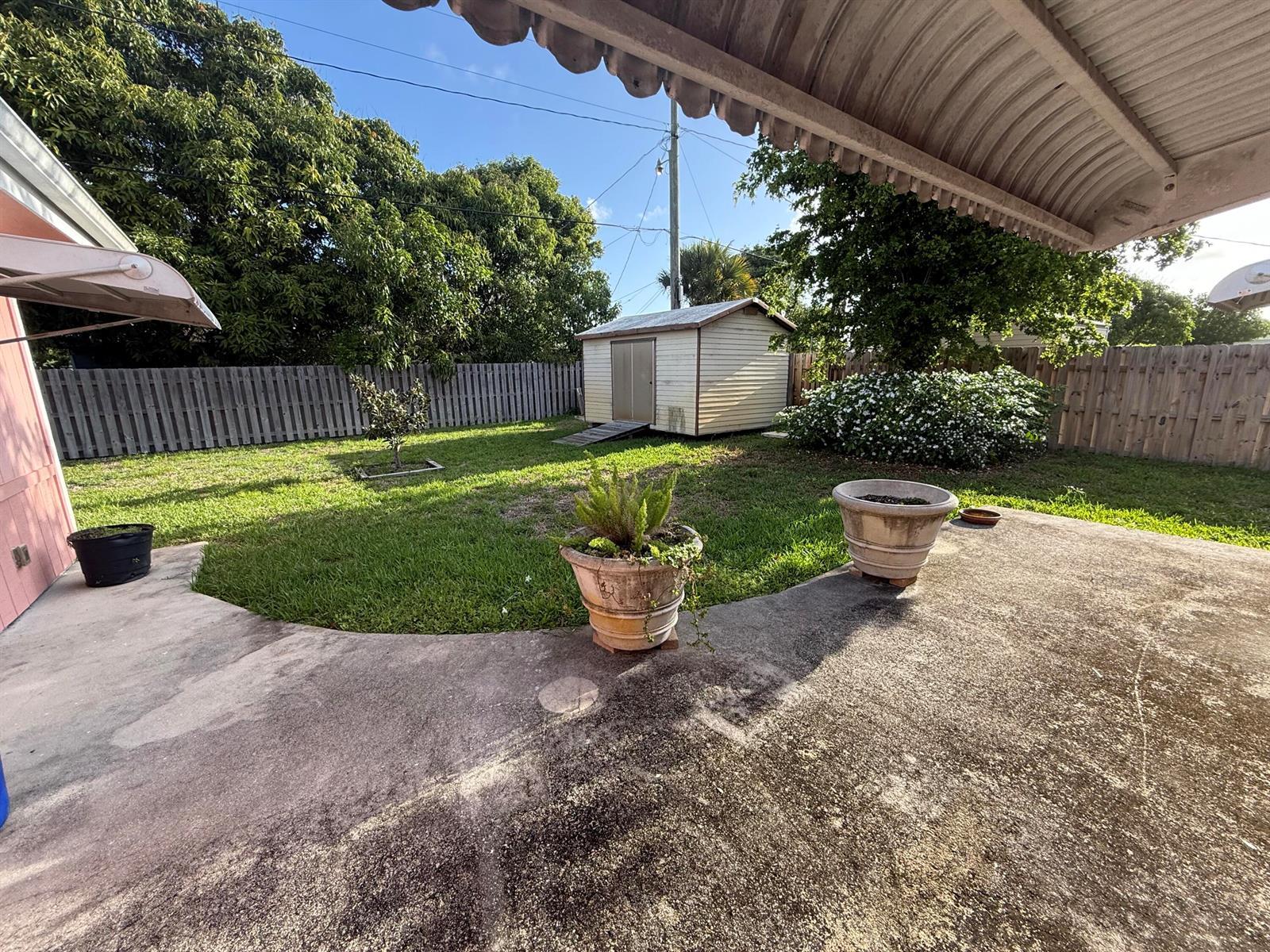 817 Elm Road, West Palm Beach FL 33409 photo 4