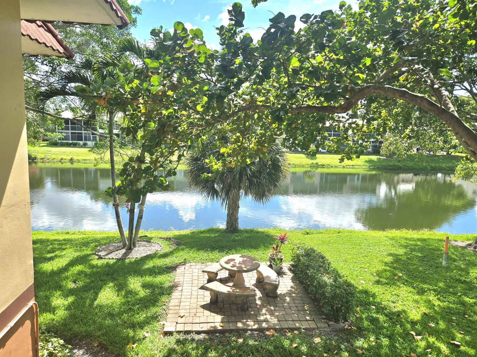 209 Oxford 100 # 209, West Palm Beach FL 33417 photo 2