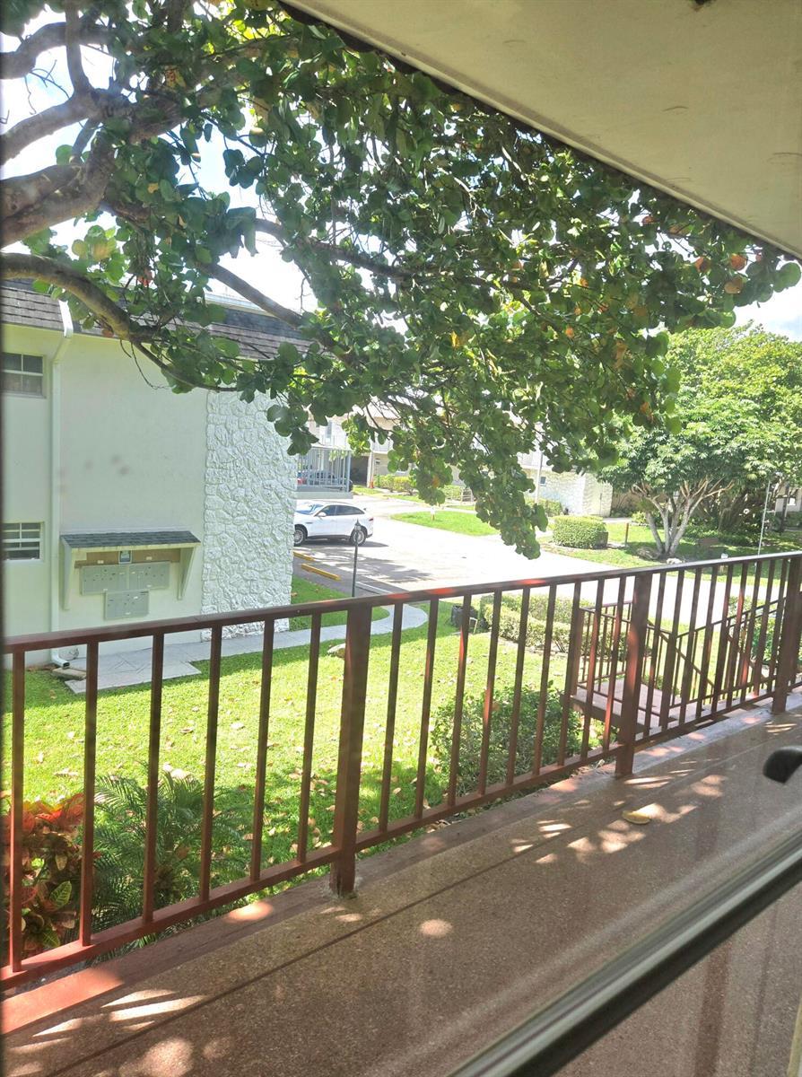 209 Oxford 100 # 209, West Palm Beach FL 33417 photo 3