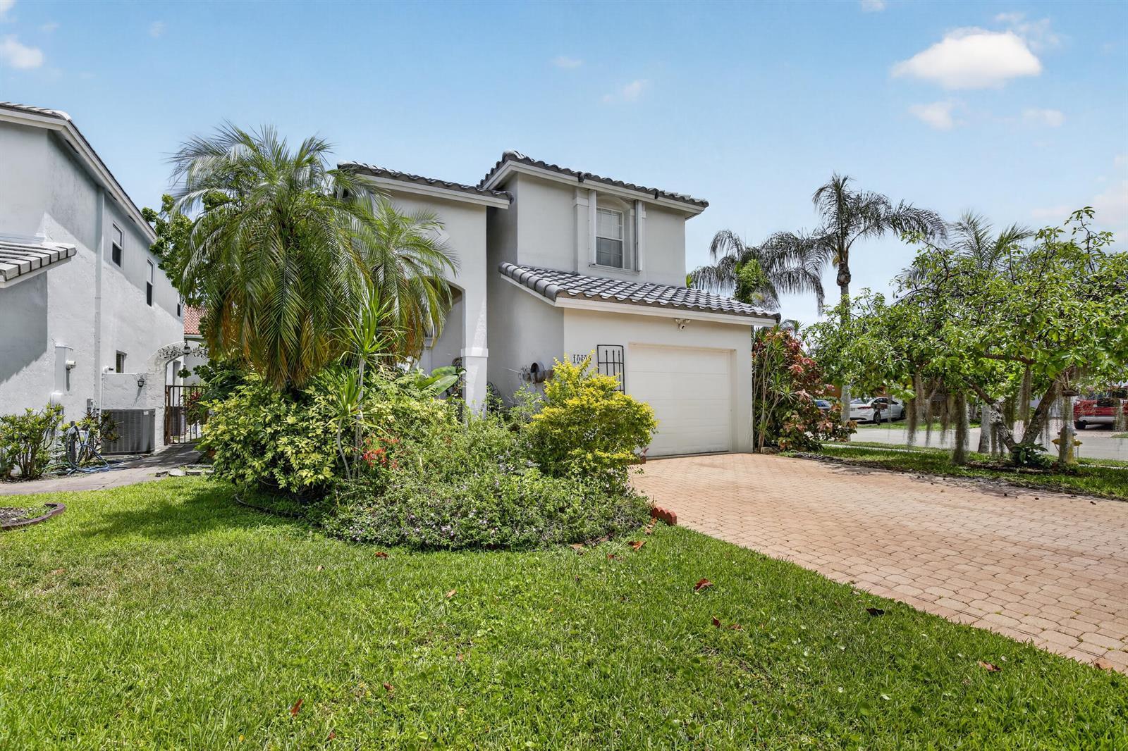 10690 NW 2nd Circle, Pembroke Pines FL 33026 photo 3