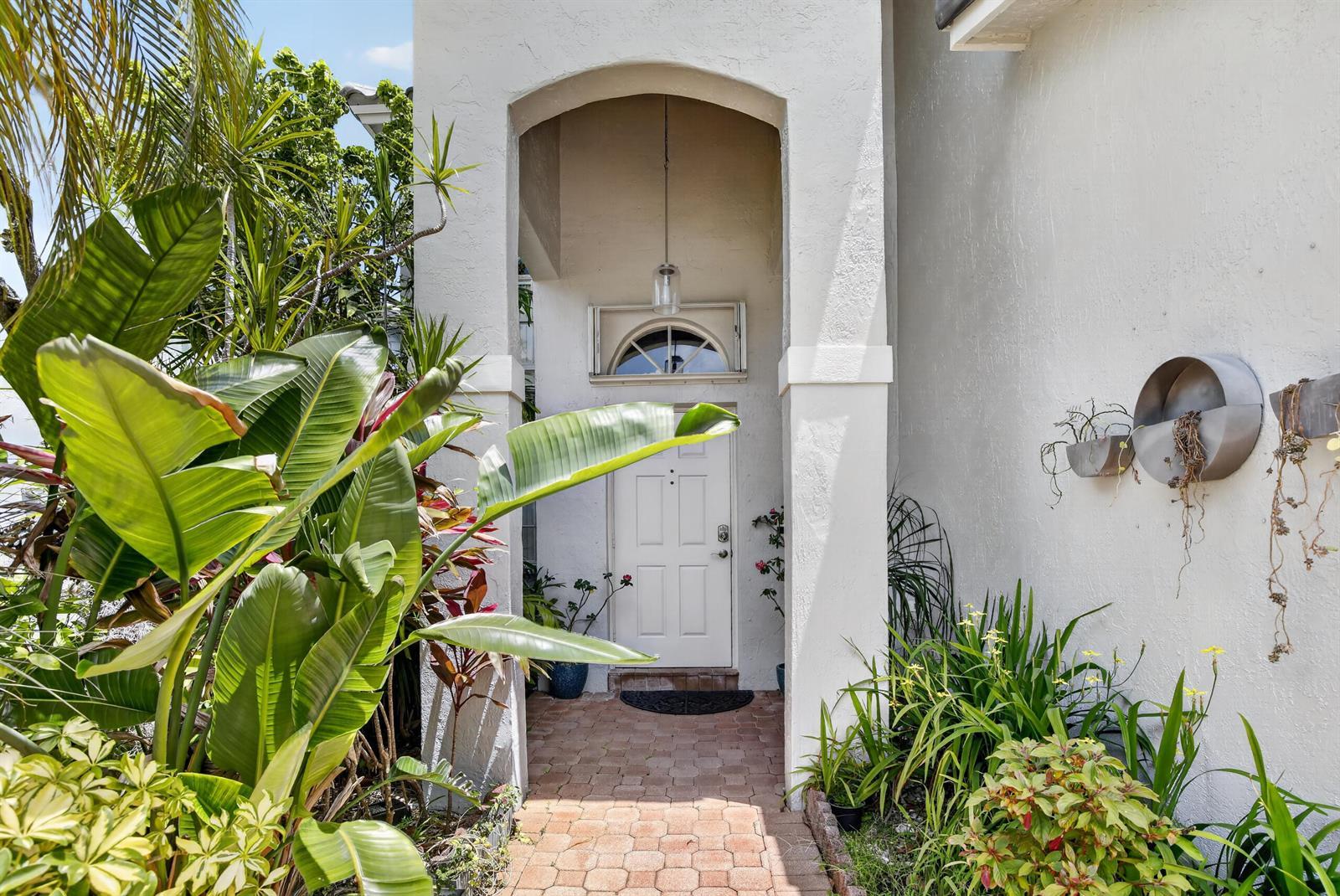 10690 NW 2nd Circle, Pembroke Pines FL 33026 photo 4
