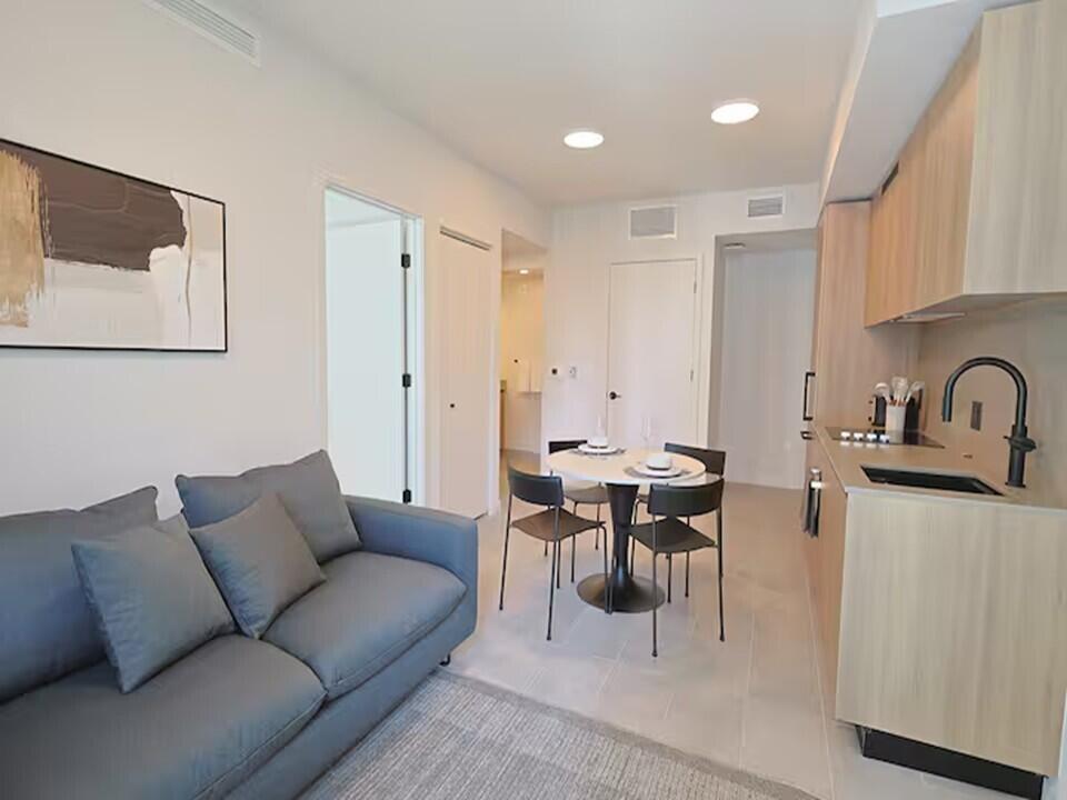 121 NE 5th Street, Miami FL 33132 photo 3