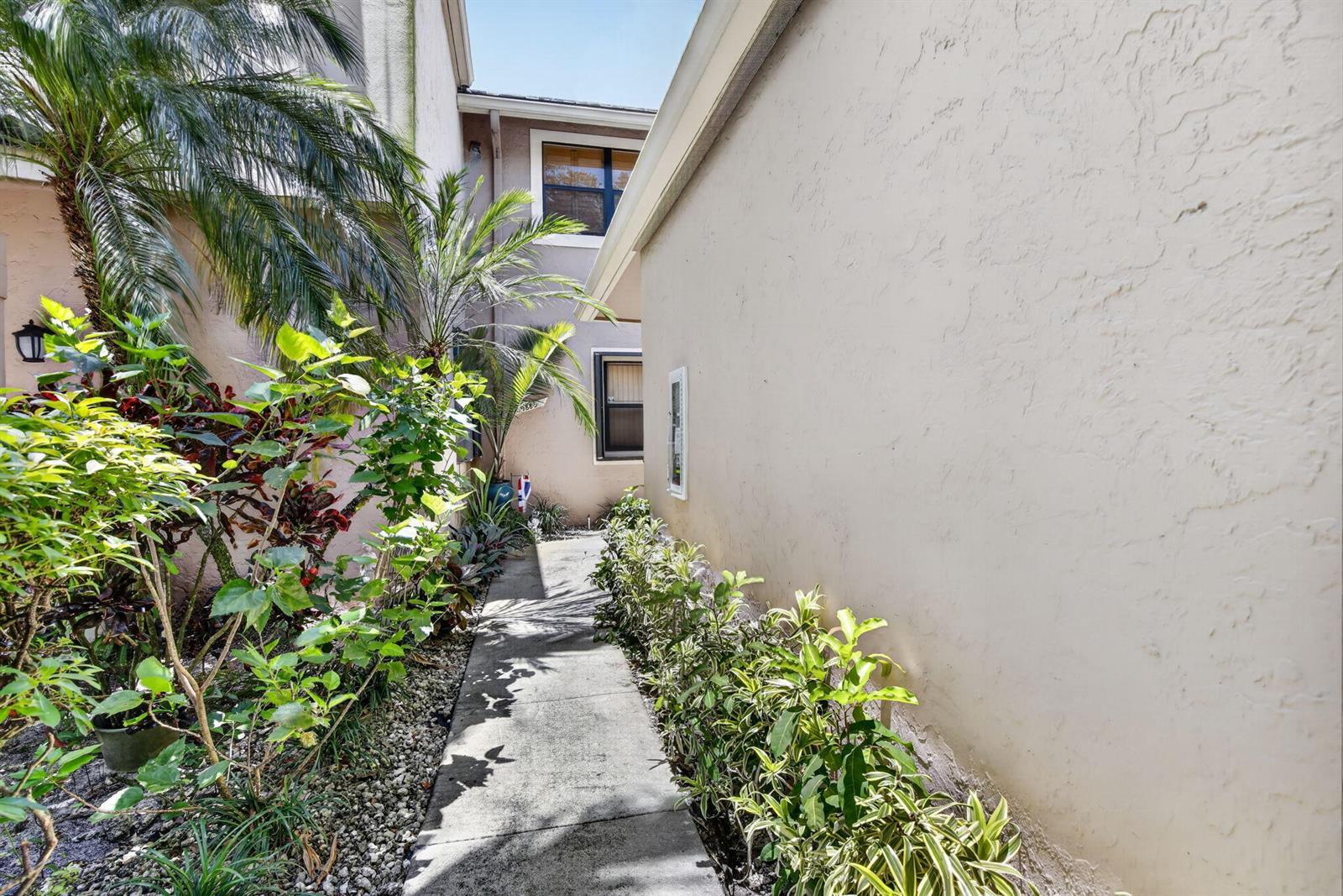 9883 NW 1st Court, Plantation FL 33324 photo 4