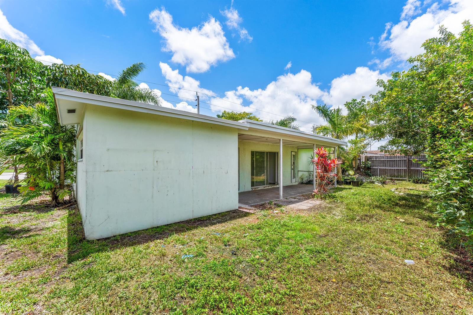 8961 Sunset Strip, Sunrise FL 33322 photo 3