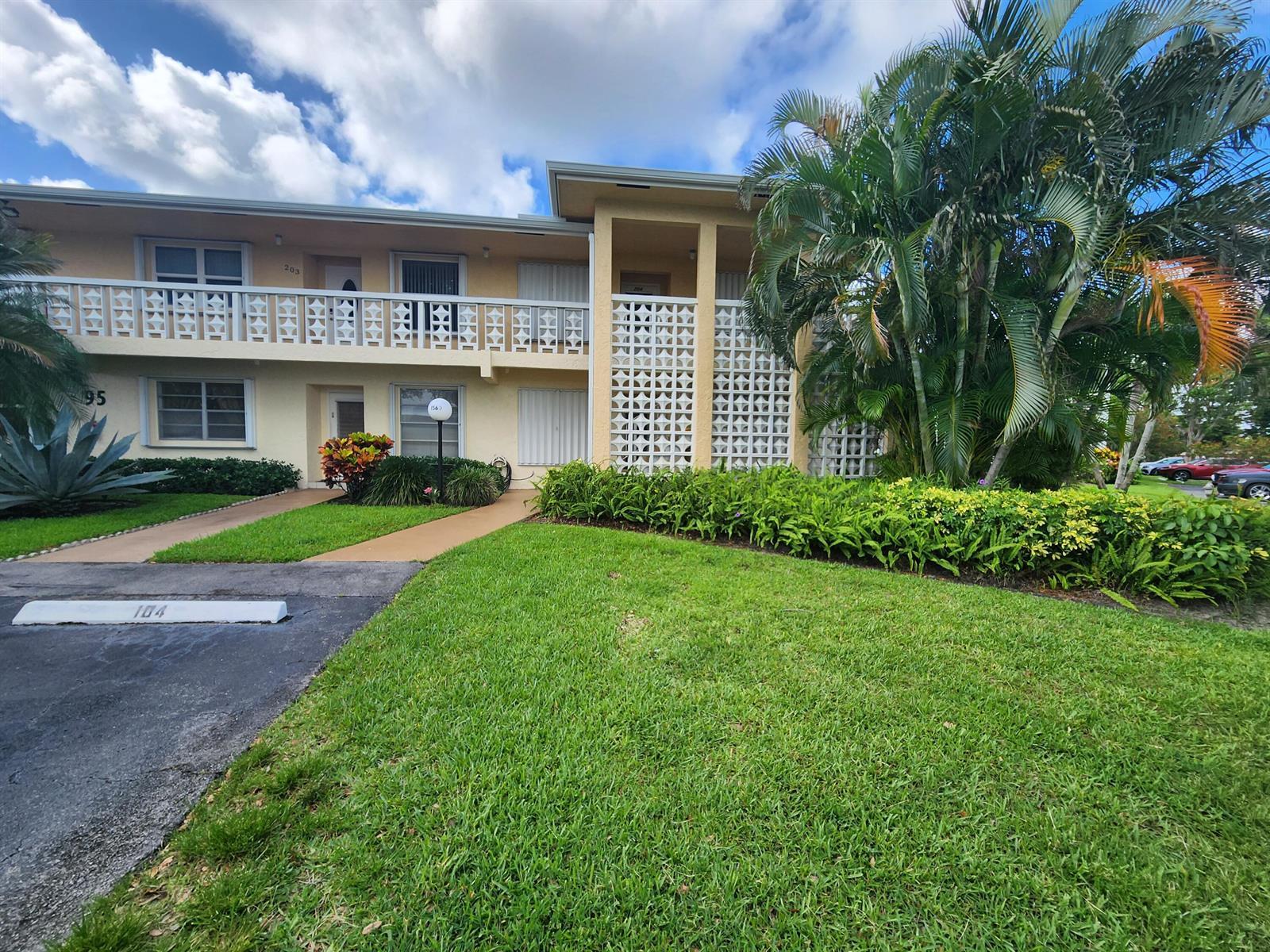 1560 NW 18th Avenue # 104, Delray Beach FL 33445