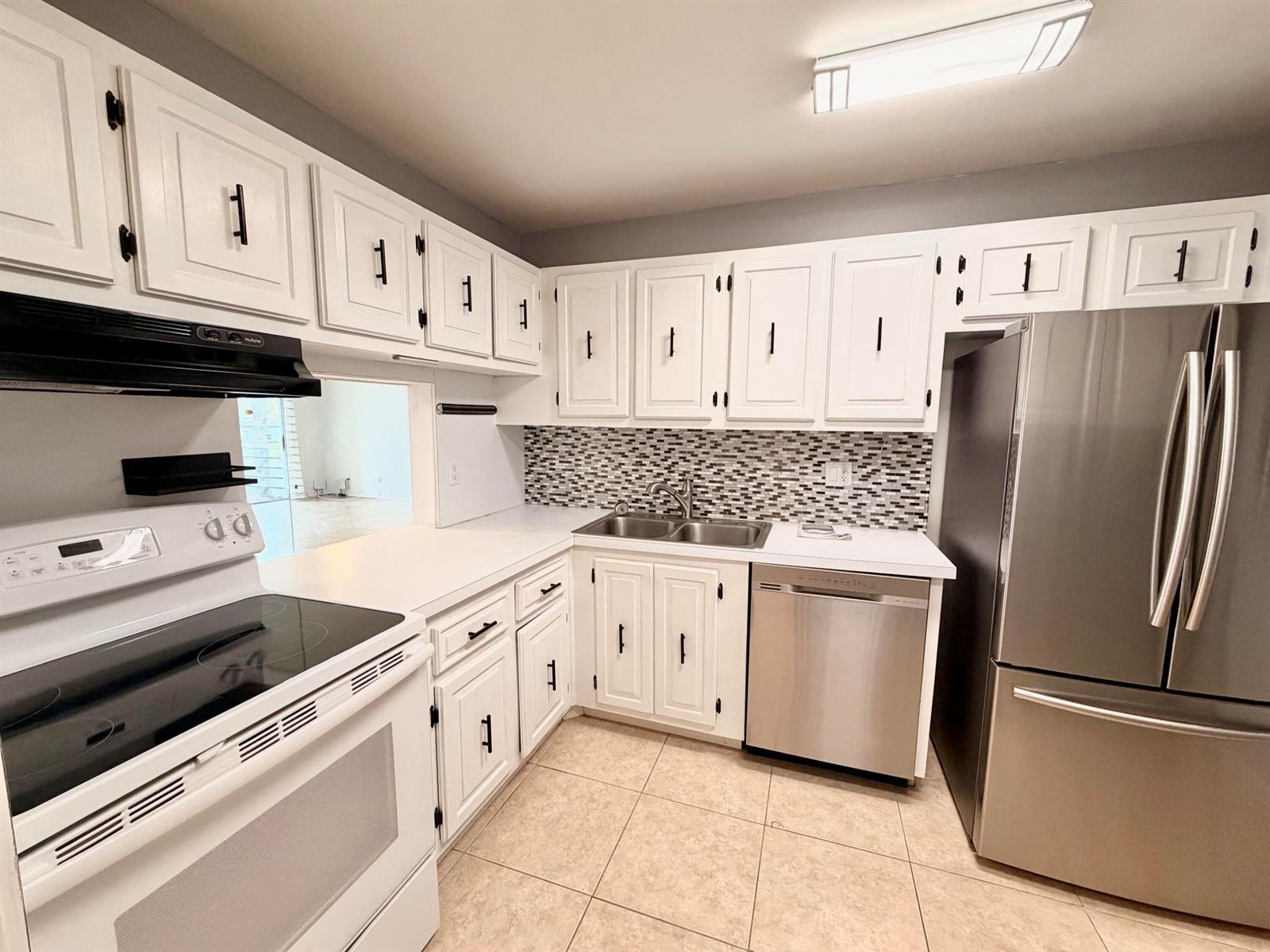 120 Lake Evelyn Drive, West Palm Beach FL 33411 photo 4