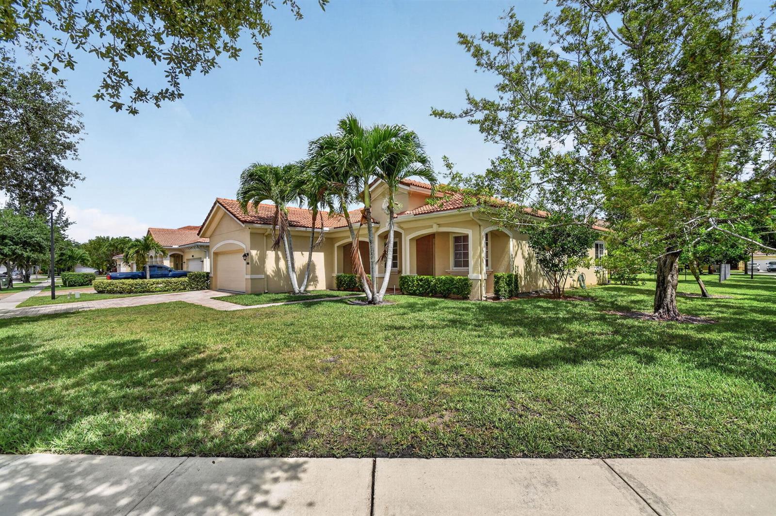 6810 Osage Circle, FL 33413 photo 3