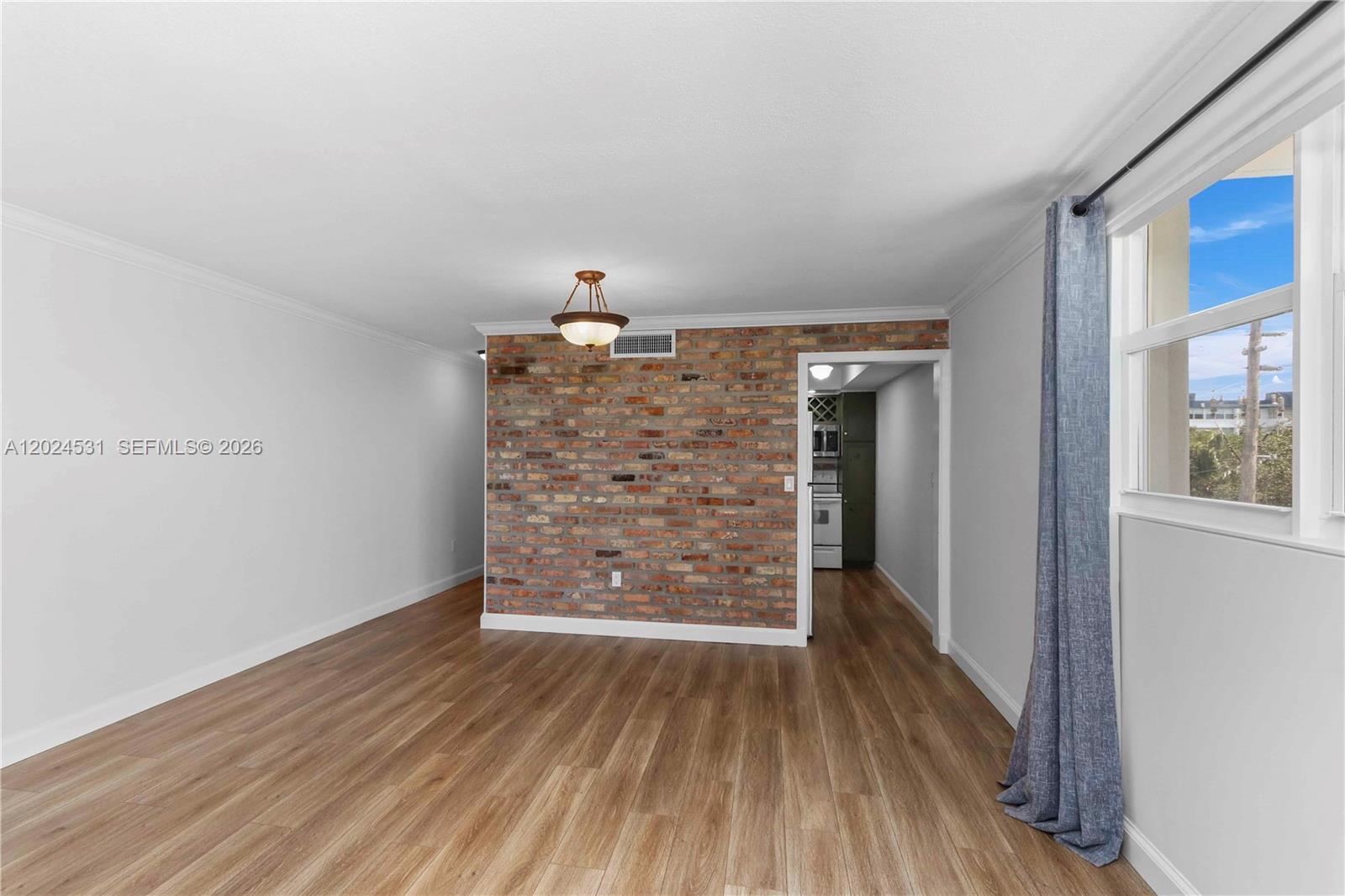 16518 NE 26th Ave # 405, North Miami Beach FL 33160 photo 4