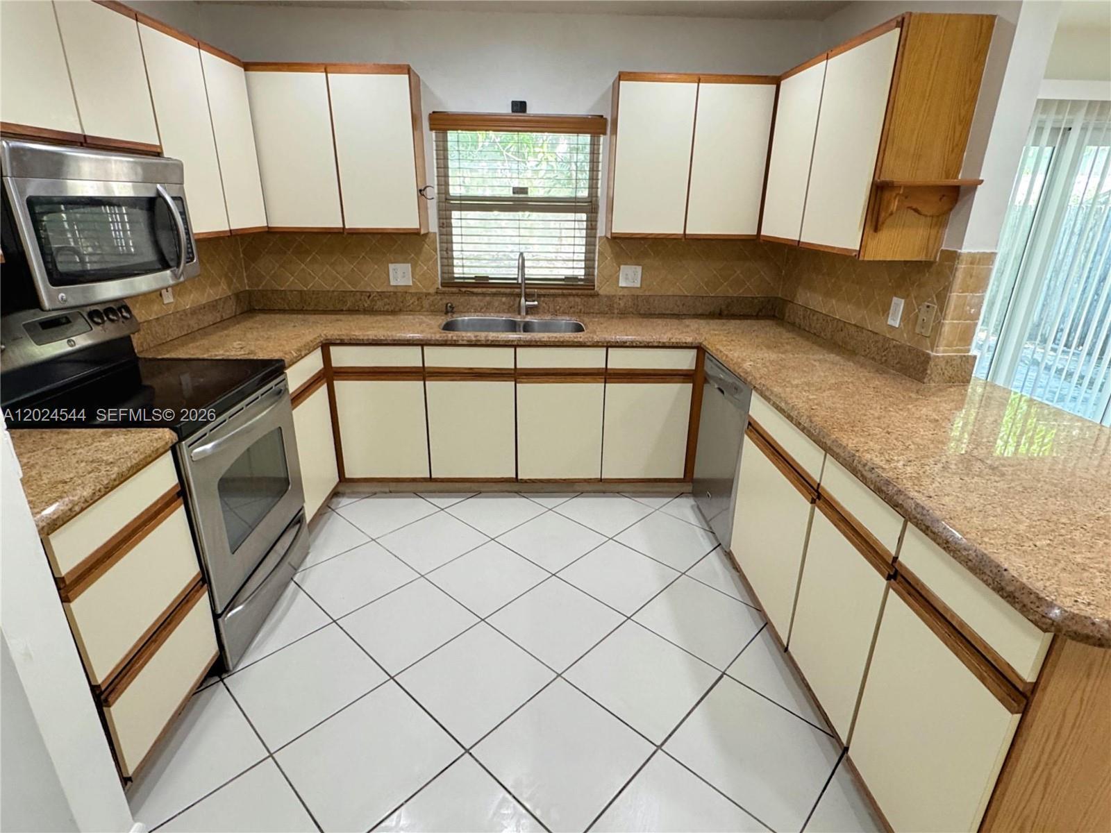 61 SW 34th Ave, Deerfield Beach FL 33442 photo 2