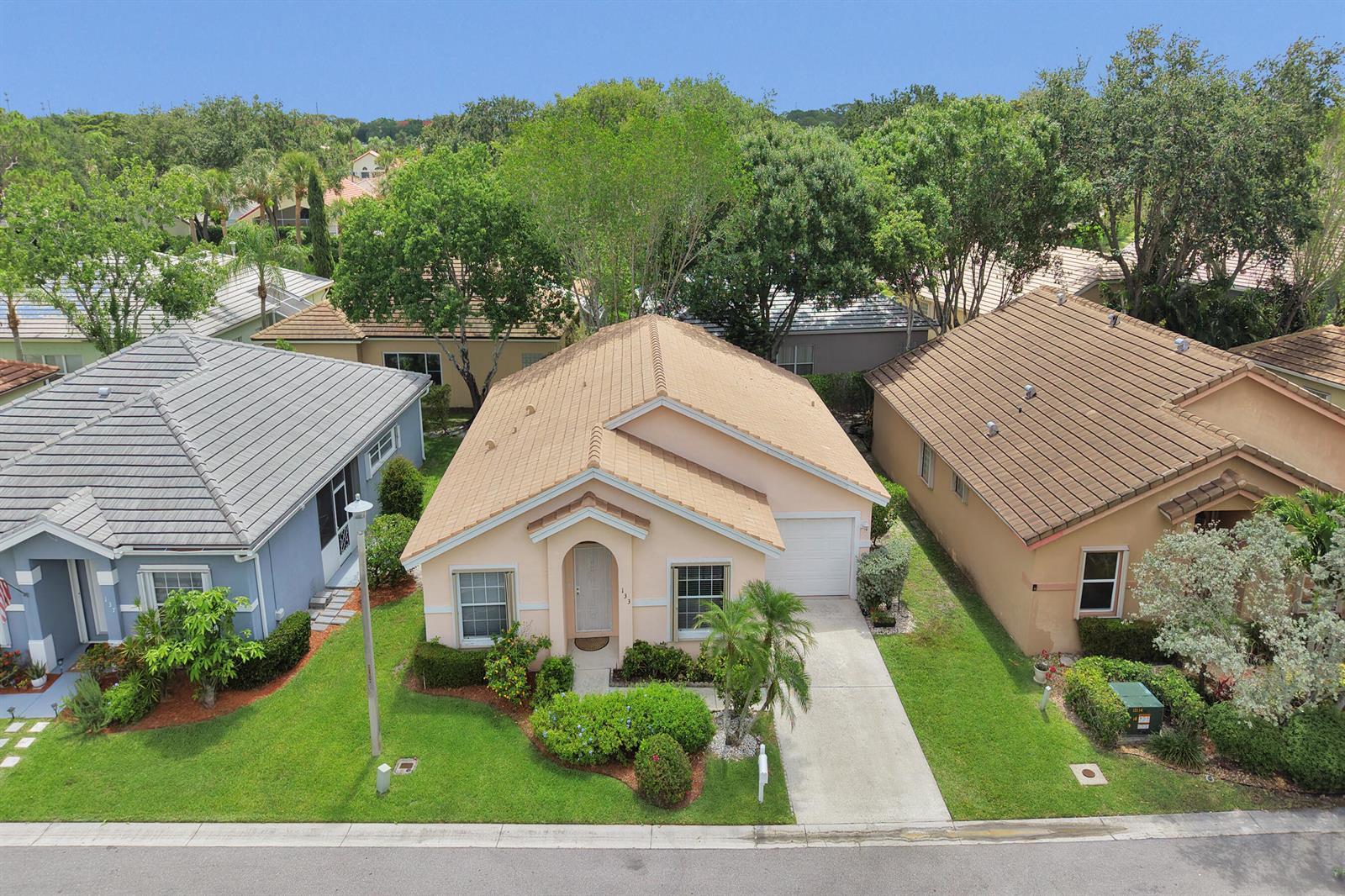 133 Caribe Court, FL 33413 photo 2