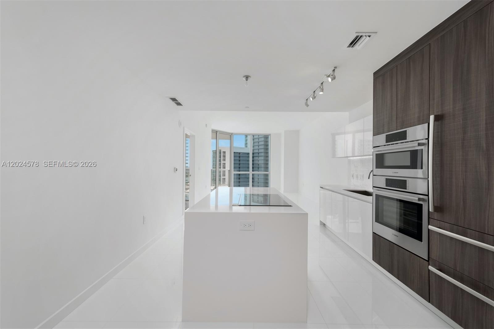 851 NE 1st Ave # 4305, Miami FL 33132 photo 2