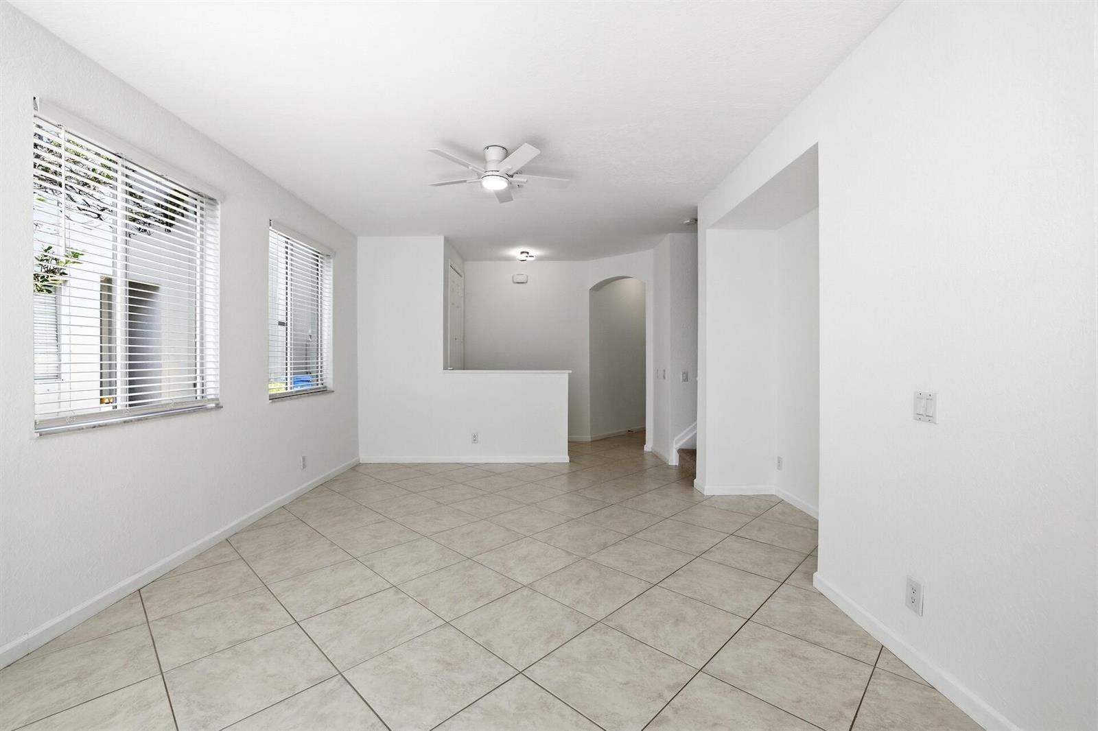 3068 Laurel Ridge Circle, Riviera Beach FL 33404 photo 4