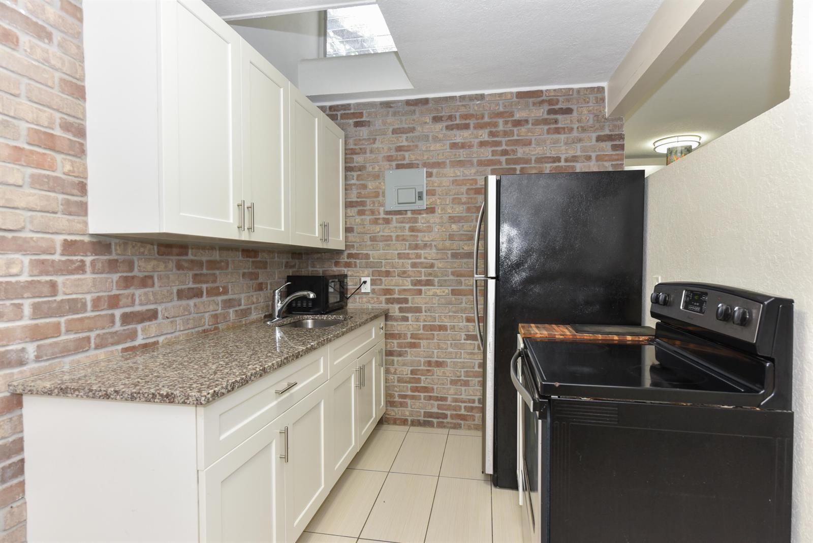 131 S Federal Highway # 1, FL 33460 photo 4