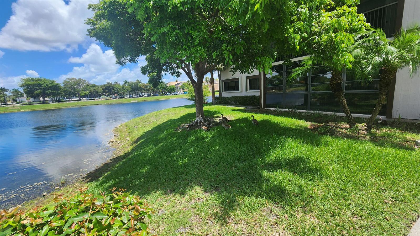 9935 N Belfort Circle, Tamarac FL 33321