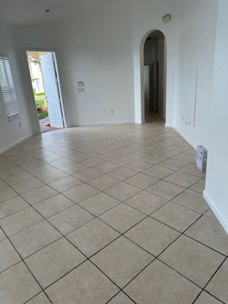 1056 NE 39th Avenue, Homestead FL 33033 photo 2