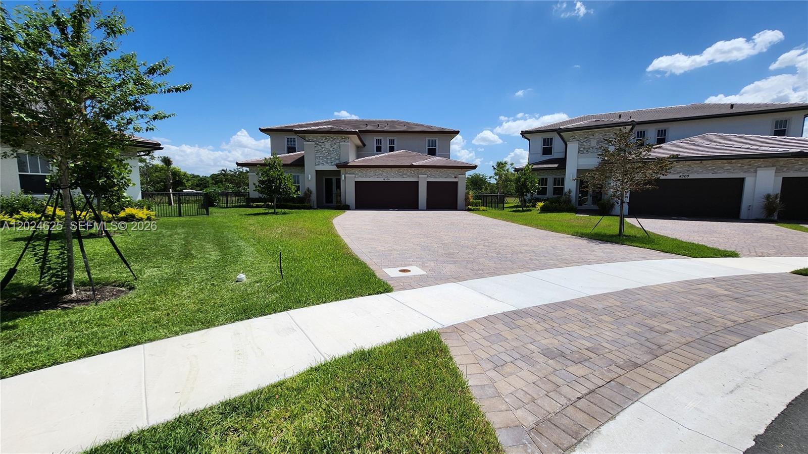 12209 SW 43rd St, Davie FL 33330 photo 2