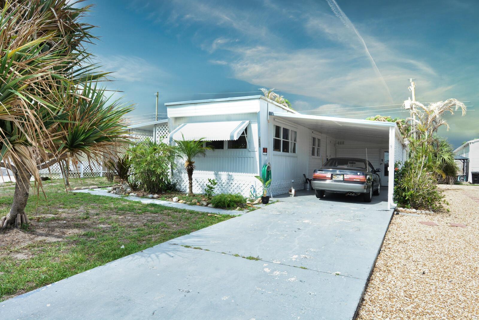 8400 SE Eagle Avenue, Hobe Sound FL 33455 photo 3