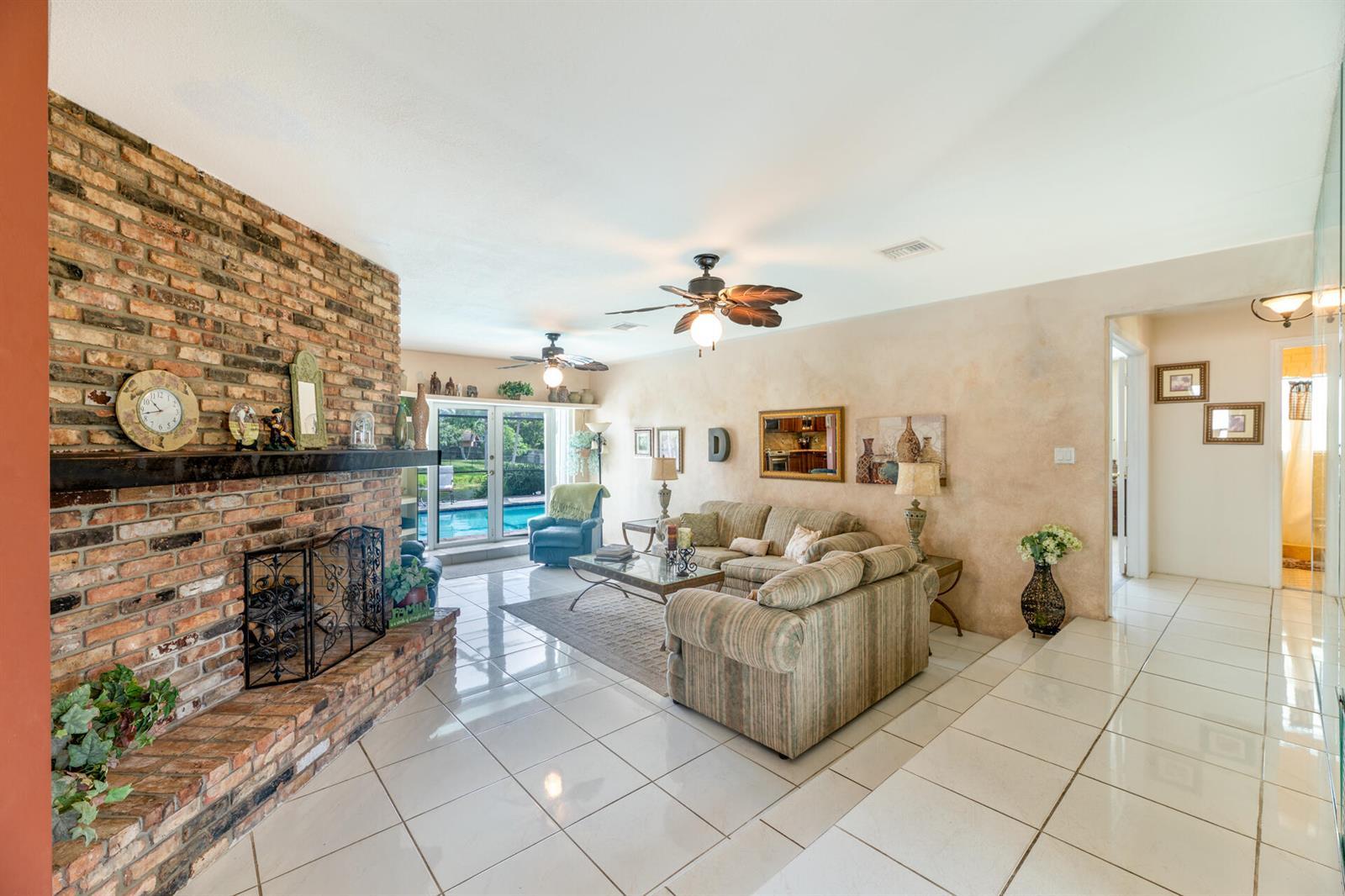 2705 SW 14th Court, Deerfield Beach FL 33442 photo 3