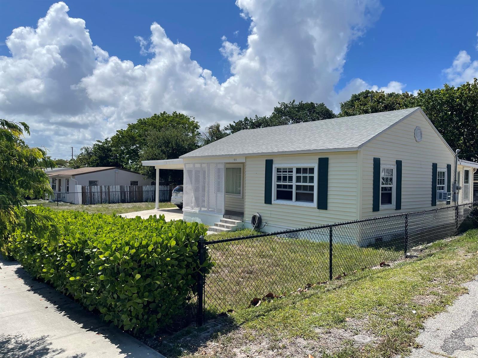 915 33rd Street, West Palm Beach FL 33407 photo 2