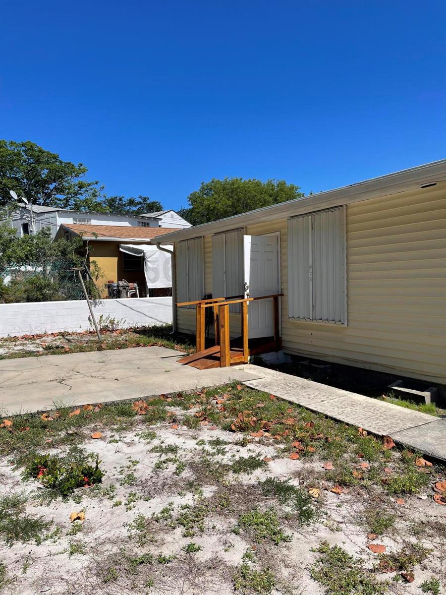 915 33rd Street, West Palm Beach FL 33407 photo 4