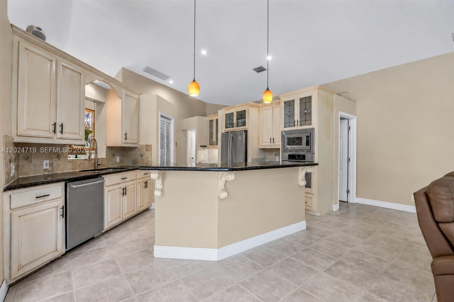 14501 SW 18th Ct, Davie FL 33325 photo 3