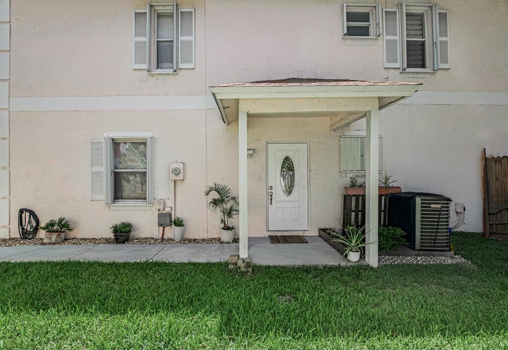 149 Baldwin Boulevard, FL 33463 photo 4