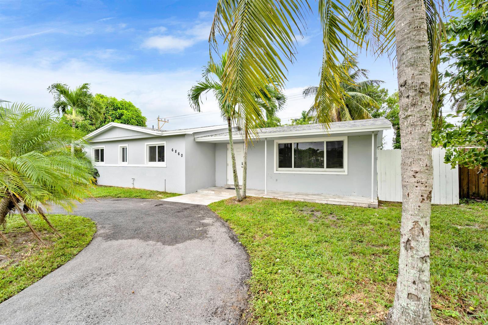 6860 Tyler Street, Hollywood FL 33024 photo 2