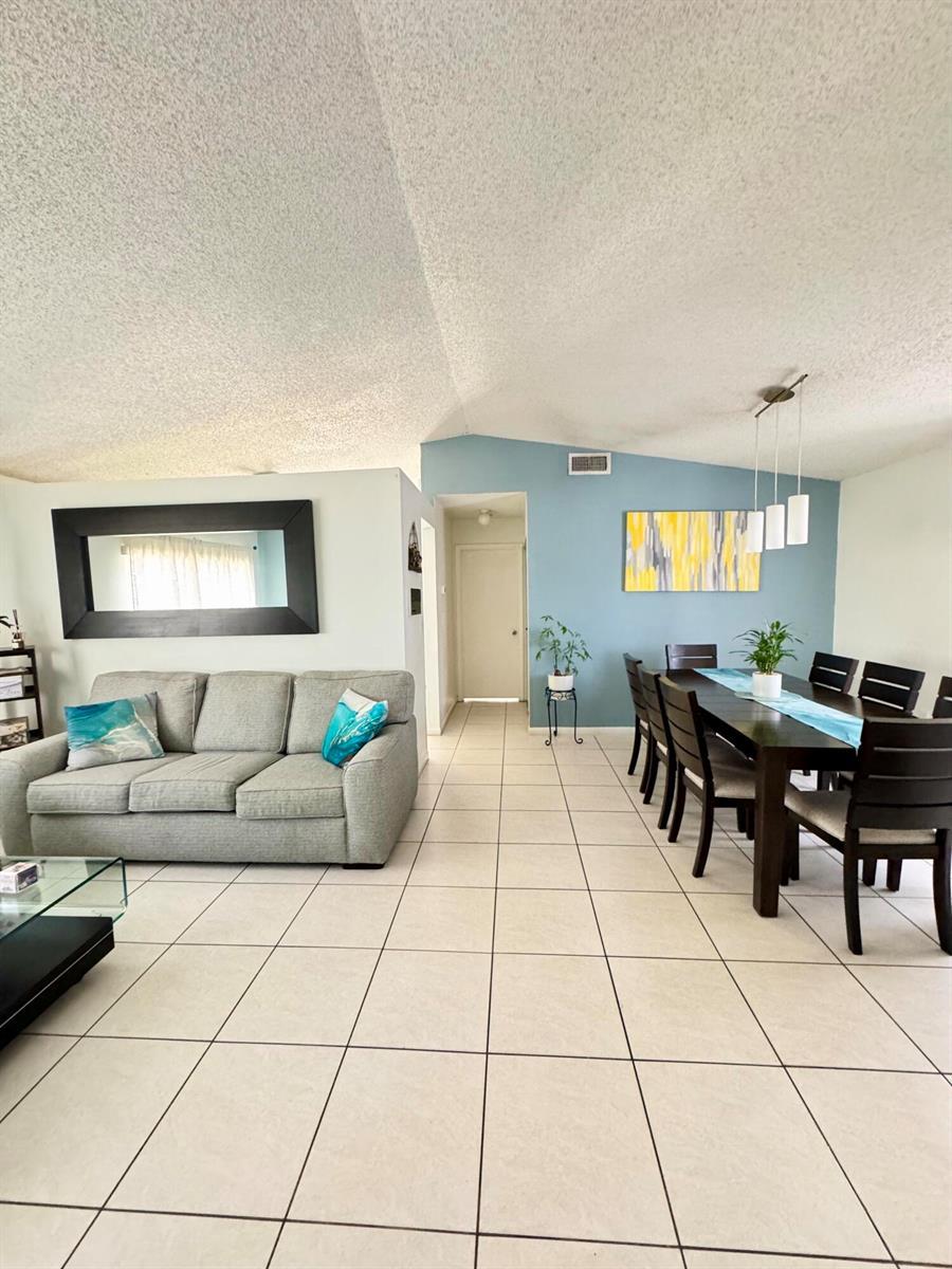 8600 NW 193rd Terrace, Hialeah FL 33015 photo 5