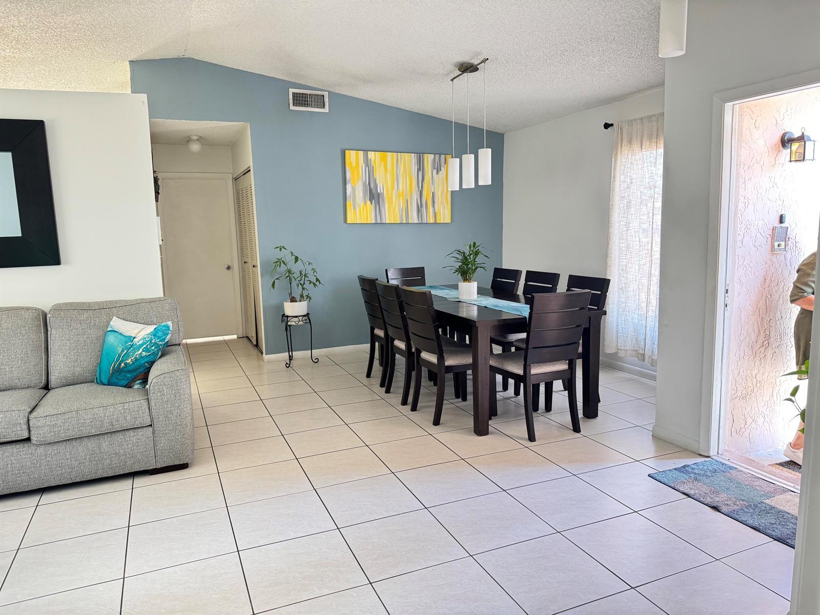 8600 NW 193rd Terrace, Hialeah FL 33015 photo 4