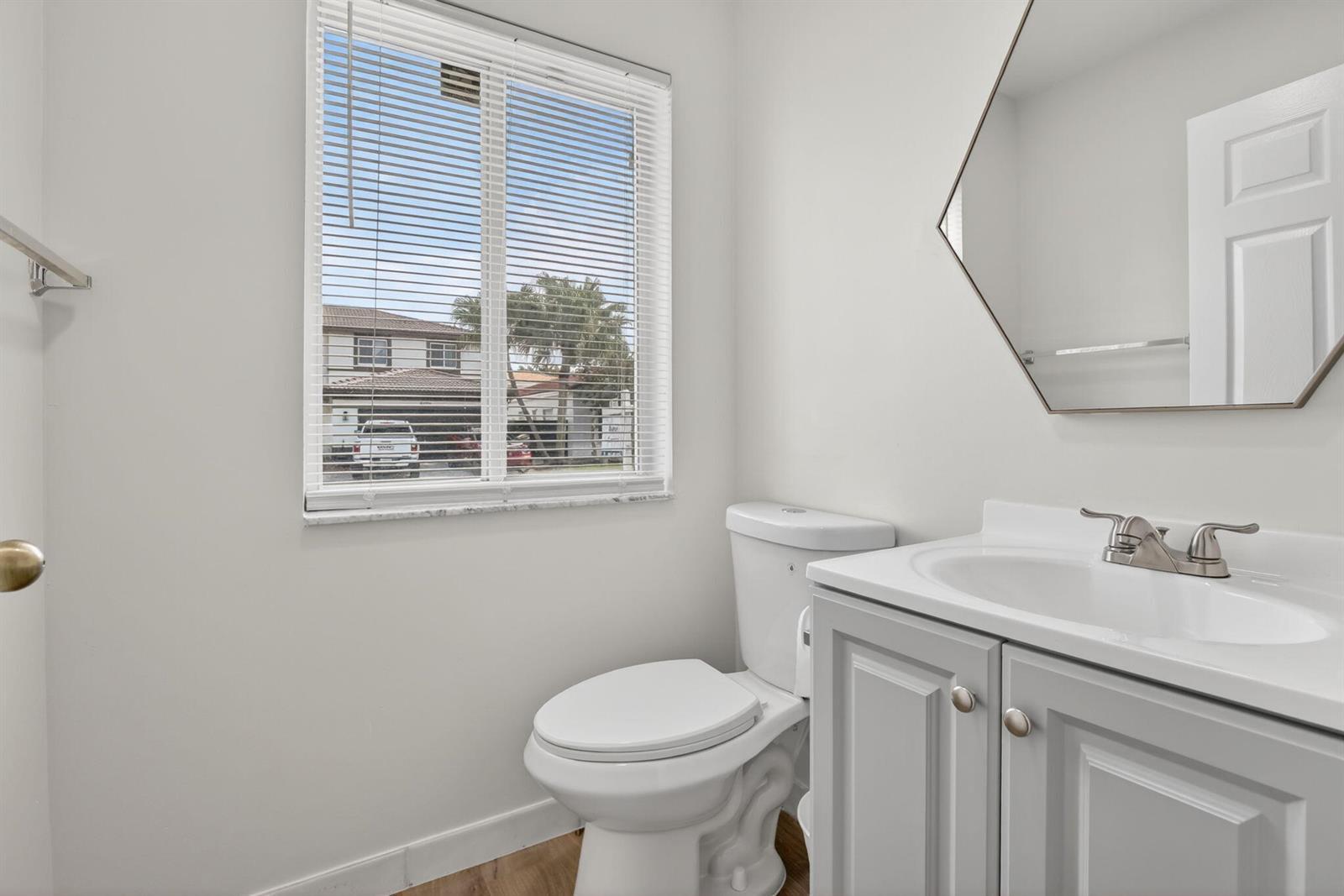 10772 SW 14th Place, Davie FL 33324 photo 5