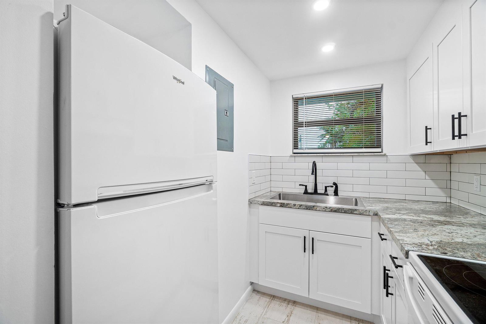 626 N Federal Highway Unit 3, FL 33460 photo 3