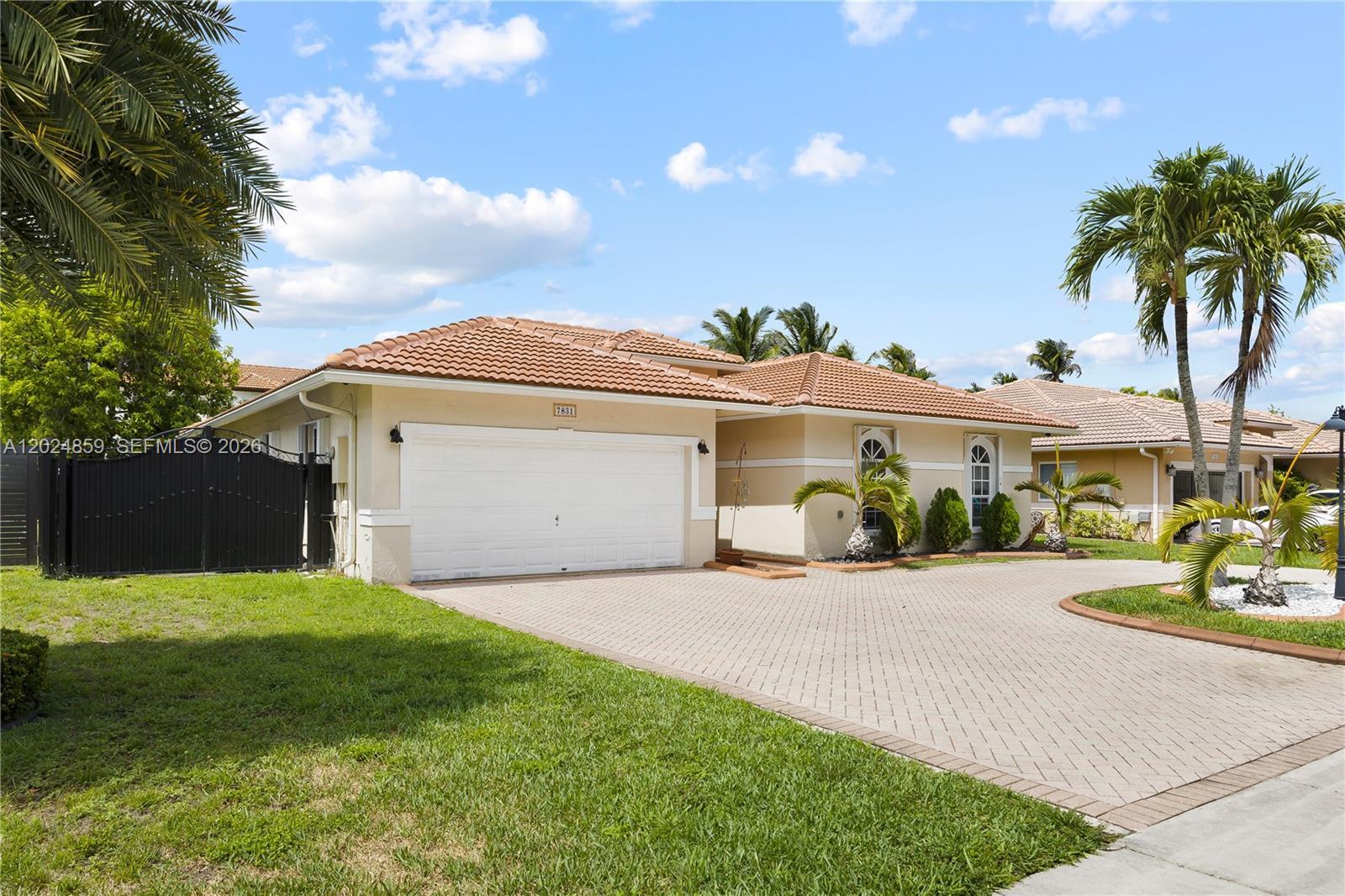 7831 NW 160th Ter, Miami Lakes FL 33016 photo 2