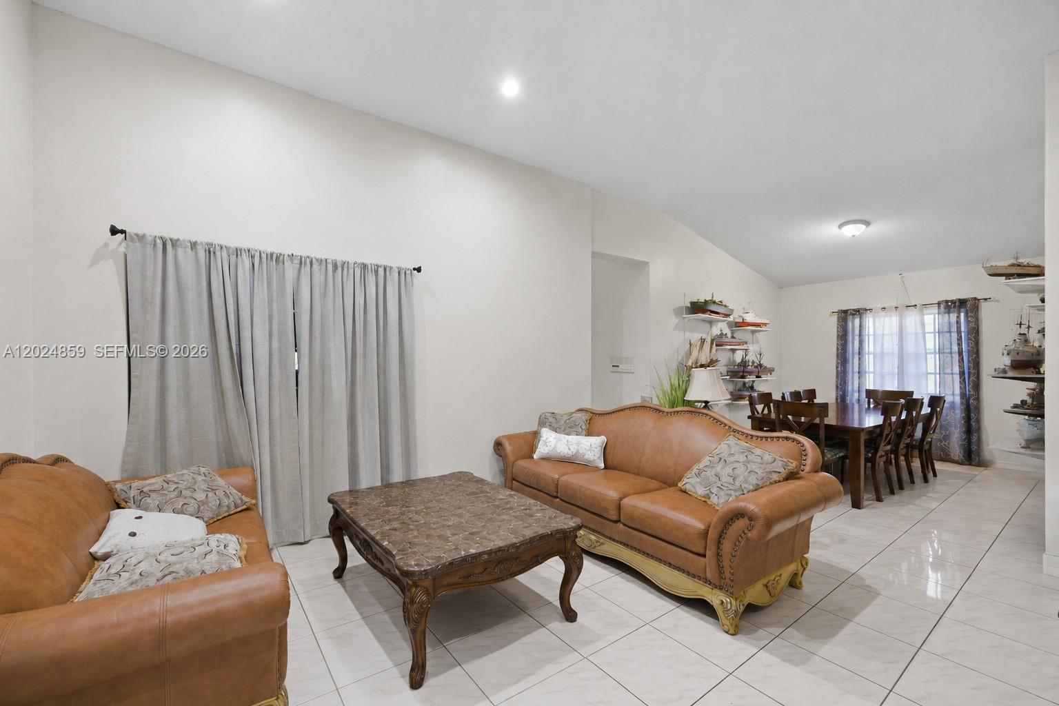 7831 NW 160th Ter, Miami Lakes FL 33016 photo 4