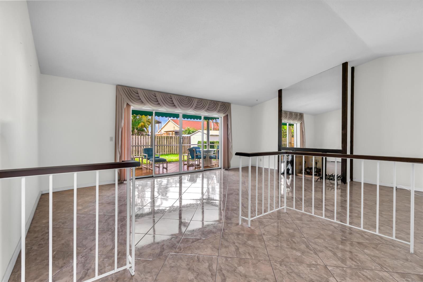 121 W Cypress Road, FL 33467 photo 4