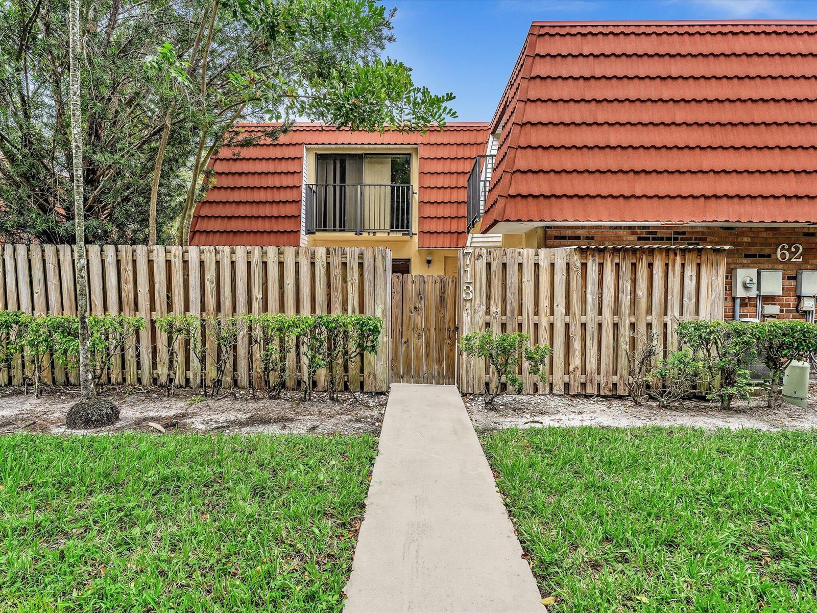 713 NW 99th Circle, Plantation FL 33324 photo 2