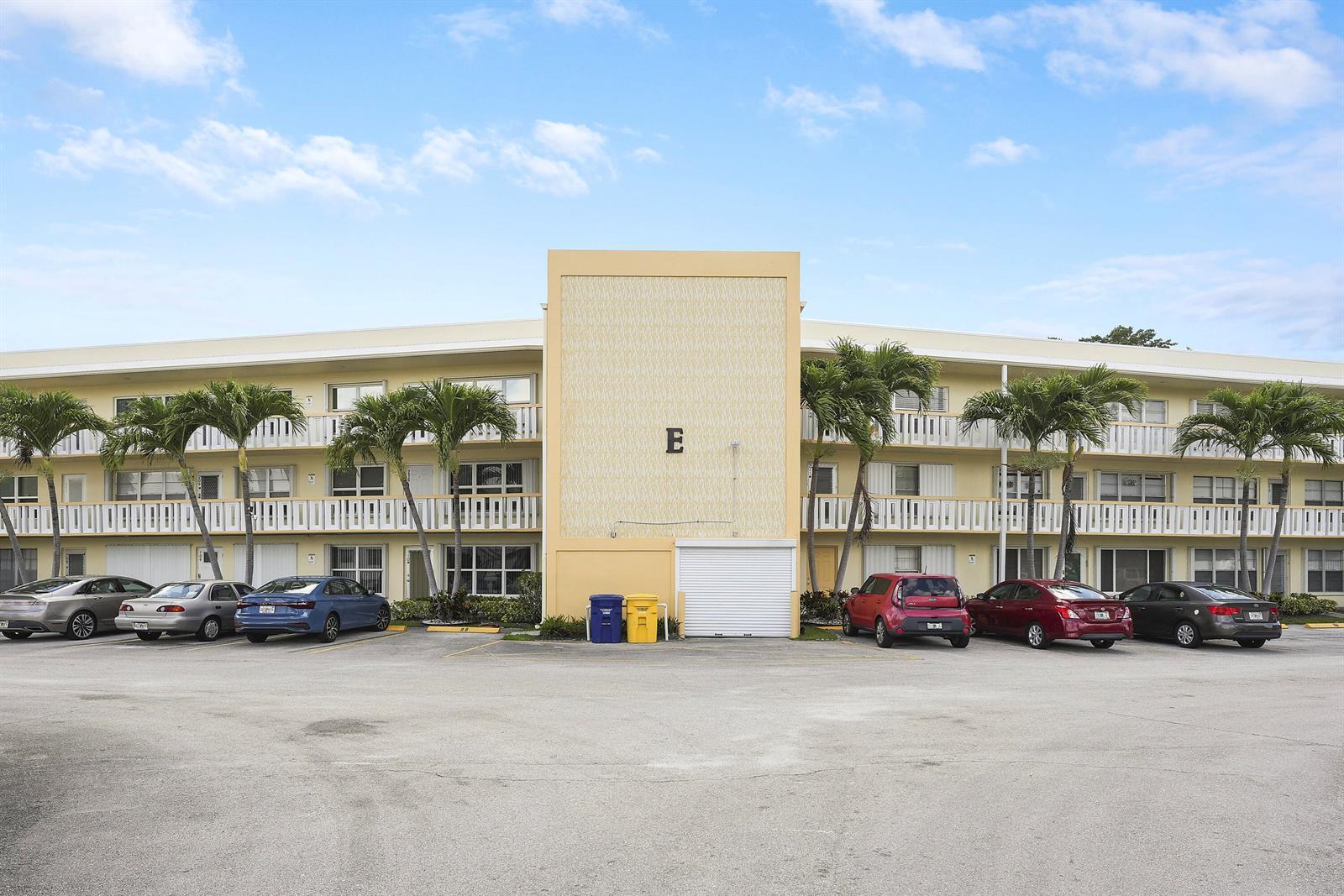 210 Wellington E, West Palm Beach FL 33417 photo 3