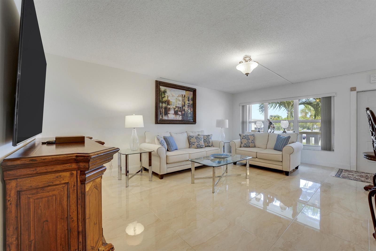 210 Wellington E, West Palm Beach FL 33417 photo 5
