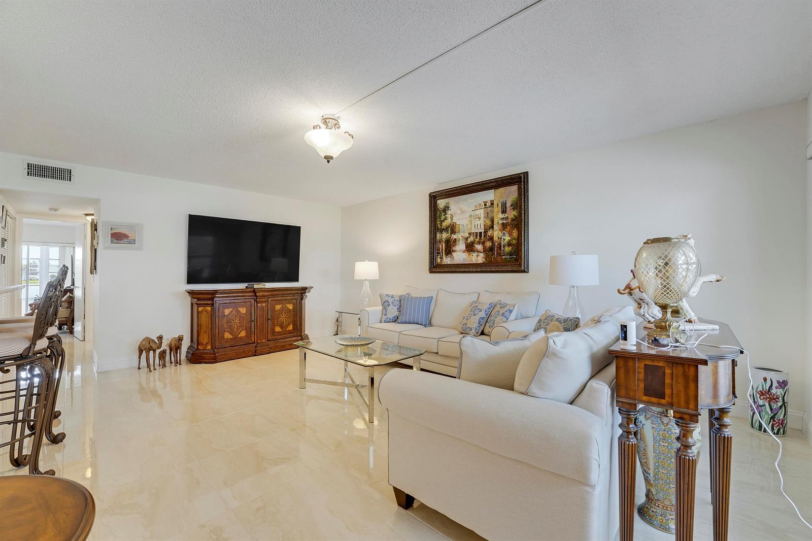 210 Wellington E, West Palm Beach FL 33417 photo 4