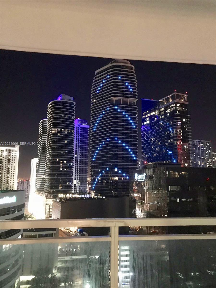 950 Brickell Bay Dr # 2000, Miami FL 33131 photo 3