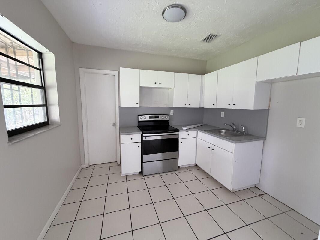 639 SW 3rd Terrace, Homestead FL 33034 photo 3