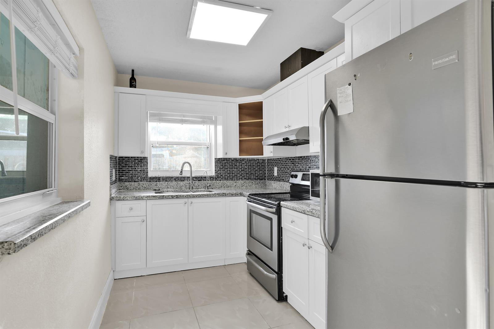 1821 Montague Street, FL 33461 photo 3