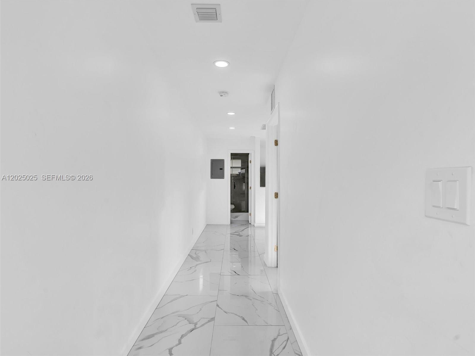 Hollywood, FL 33023 photo 2