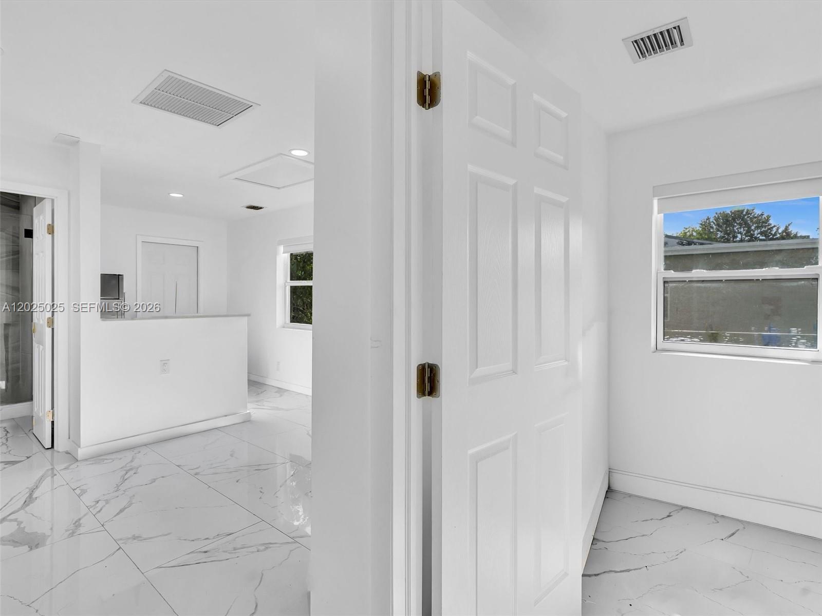 Hollywood, FL 33023 photo 4