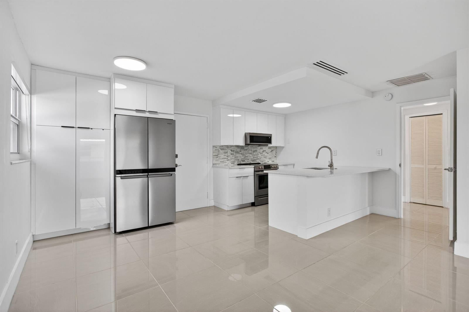 3212 NE 12th Street # 204, Pompano Beach FL 33062